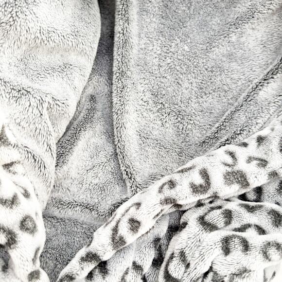 PINK x VICTORIA'S SECRET | Snow Leopard Pint Bath Robe Dressing Gown | XS/Small - Picture 7 of 8
